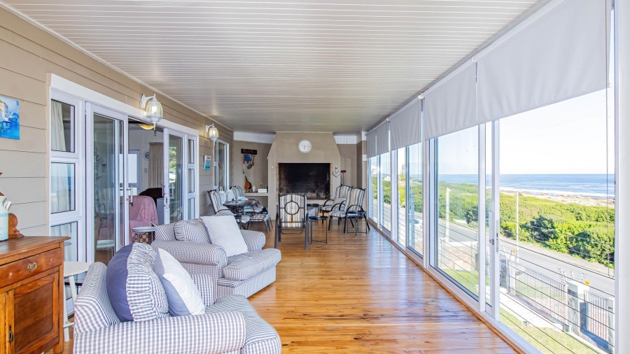 4 Bedroom Property for Sale in Perlemoenbaai Western Cape